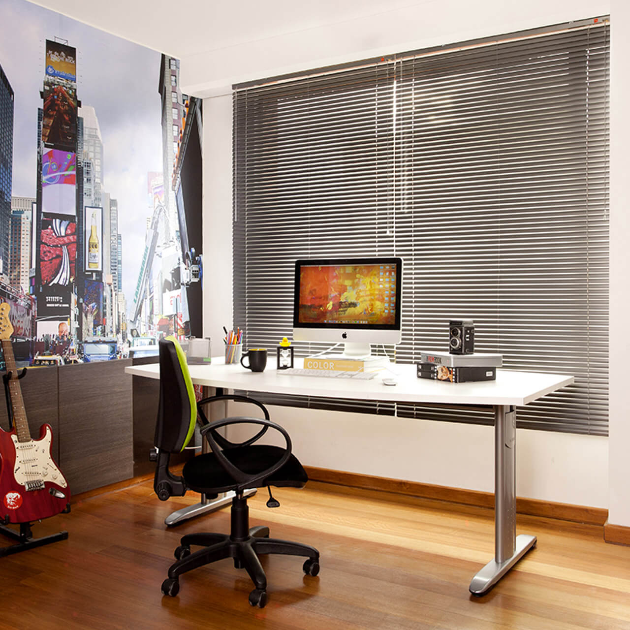 Estudio amplio, modeno y bien iluminado