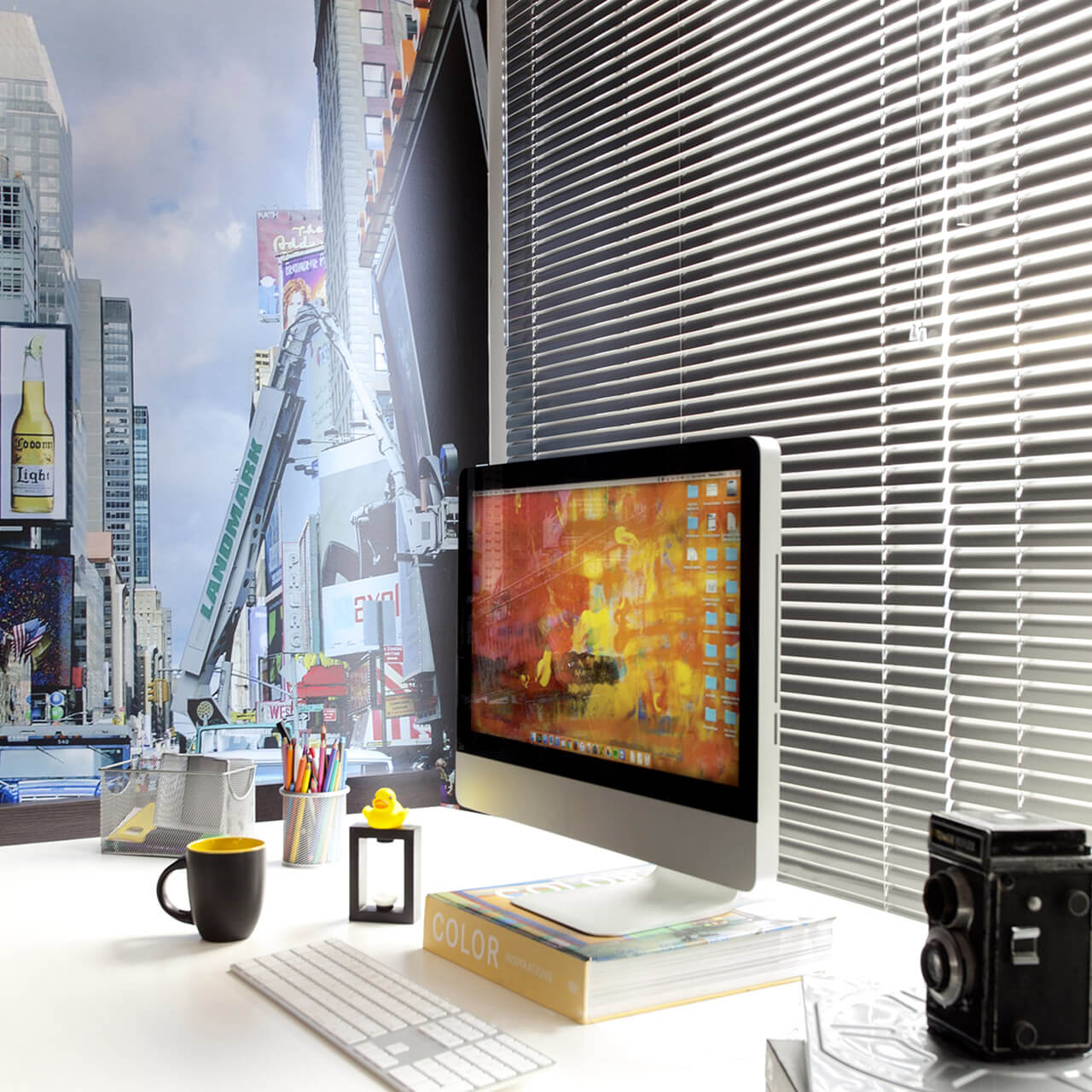 Estudio amplio, modeno y bien iluminado