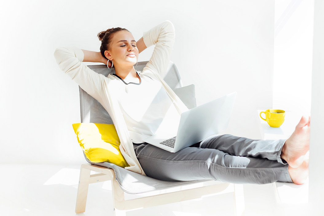 PANTONE 17-5104 Ultimate Gray