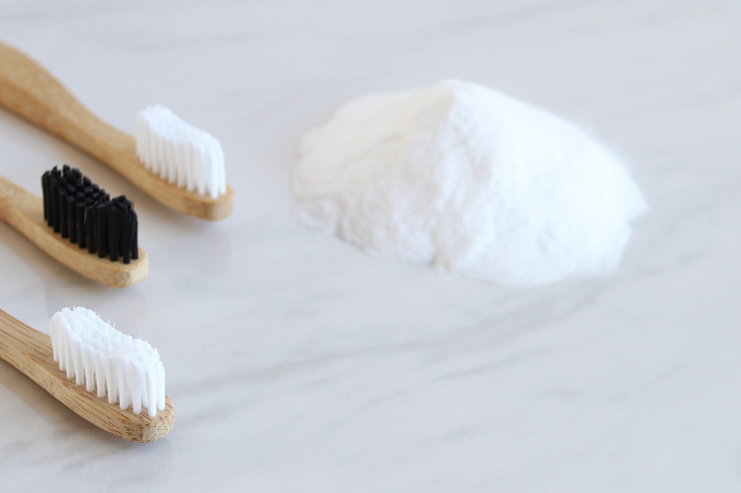 Aplica la mezcla con un cepillo