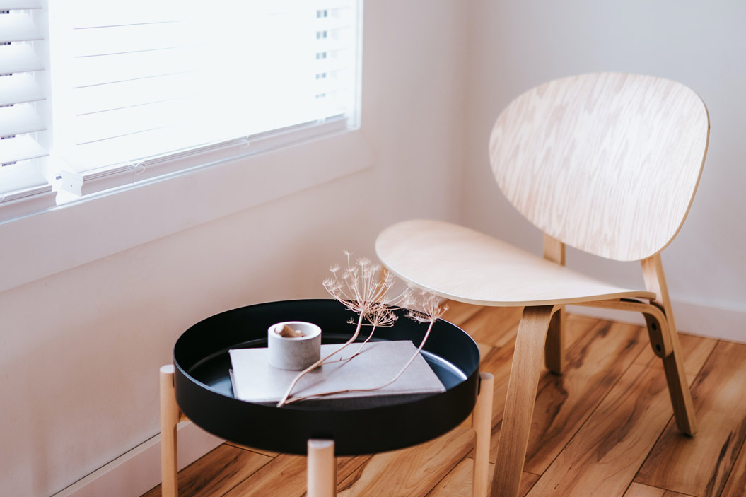 Incorpora muebles minimalistas